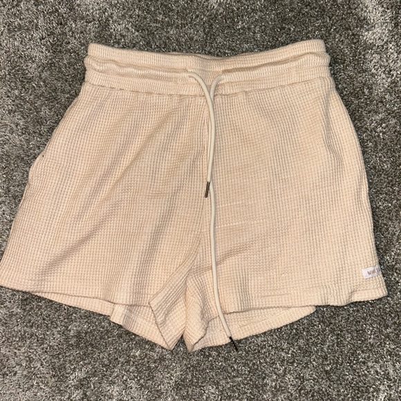 White Fox Shorts - Picture 2 of 4